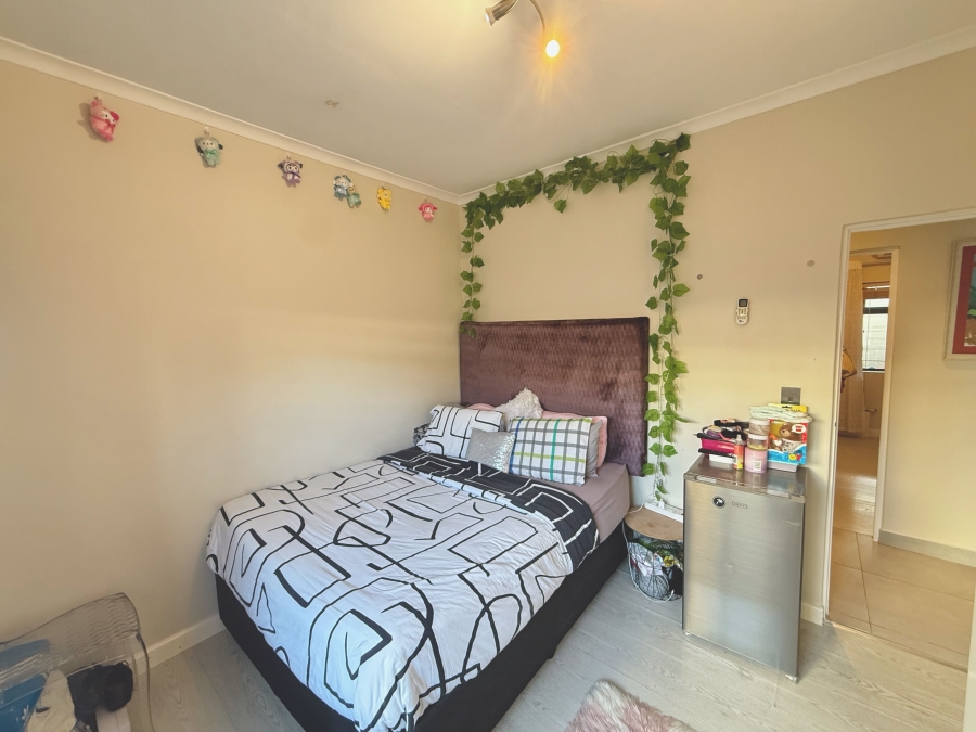 5 Bedroom Property for Sale in Parklands North Western Cape